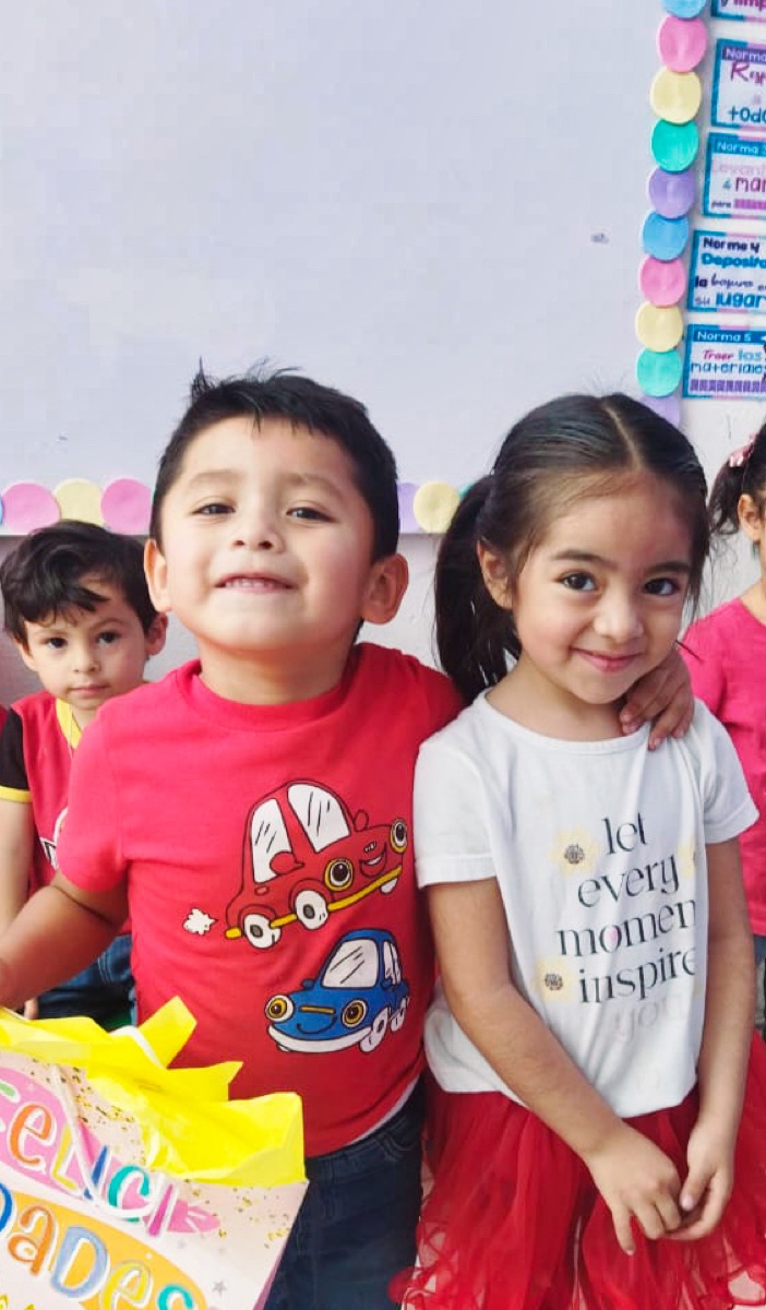 Niños celebrando cumpleaños en kínder Happy Days Portales CDMX
